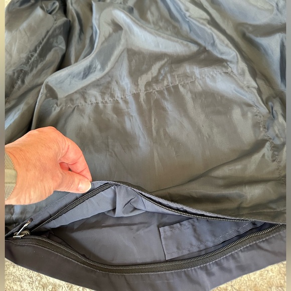 TUMI Tech JACKET Mens NAVY STOW Hood/Jacket Zip-up Windbreaker Water Resistant M - Picture 11 of 16